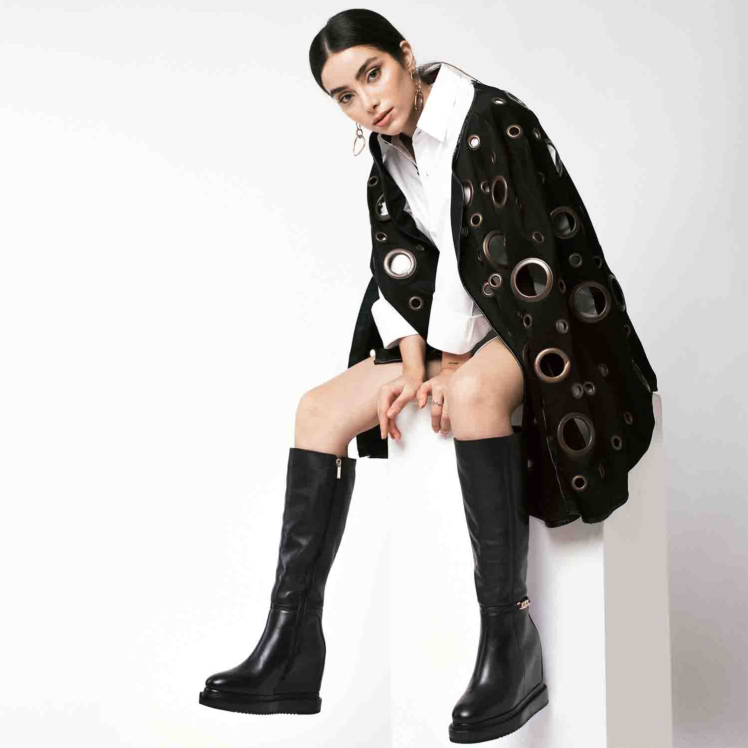 Saint Audrey Chain Décor Black Leather Inside Wedge Heel Long Boots - Image 2