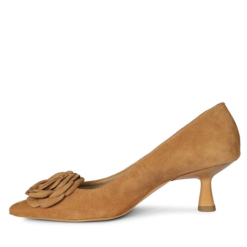 Saint Cora Tan Rose Embellished Leather Pumps - Image 4
