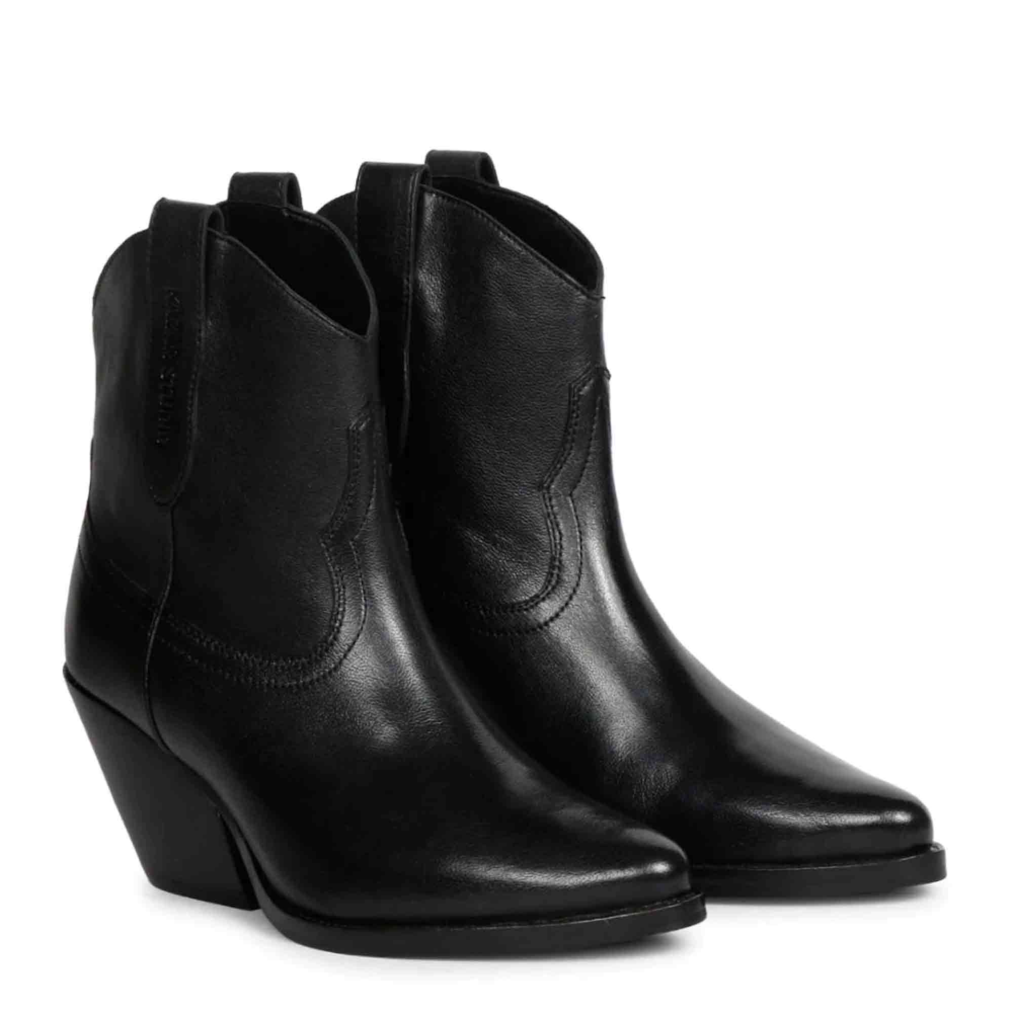 Saint Giulia Black Leather Handcrafted Ankle Boots - Image 3