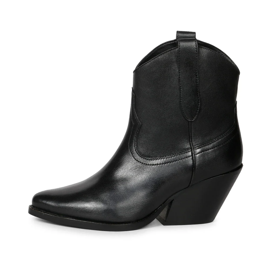 Saint Giulia Black Leather Handcrafted Ankle Boots - Image 4