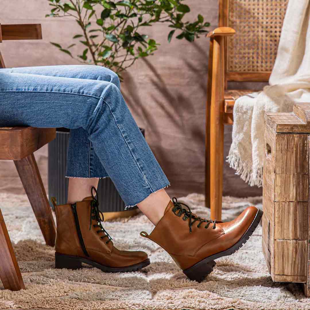 Saint Moira Tan Leather Lace up Ankle Boots - Image 2