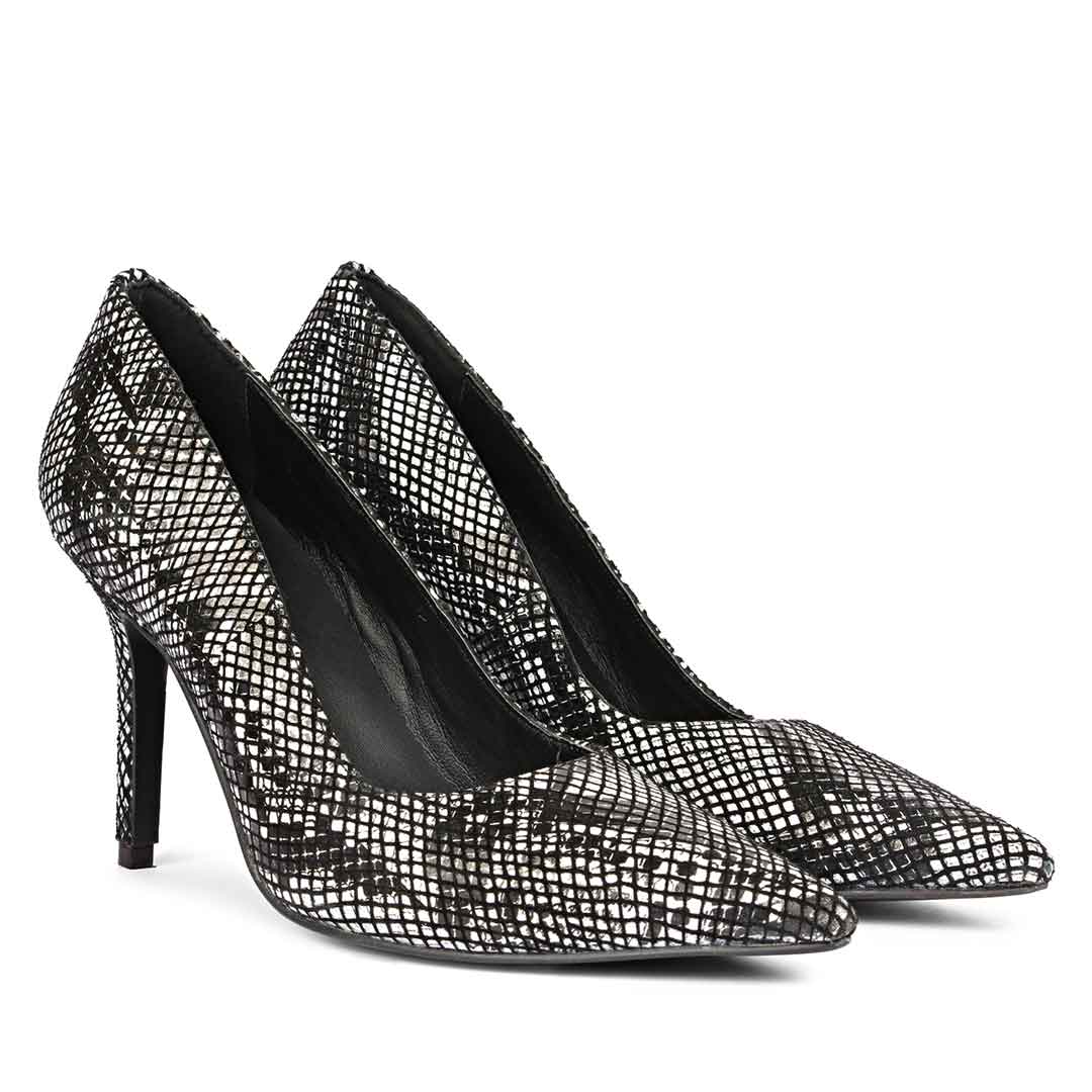 Saint Mirella Snake Print Black Leather Pumps - Image 3