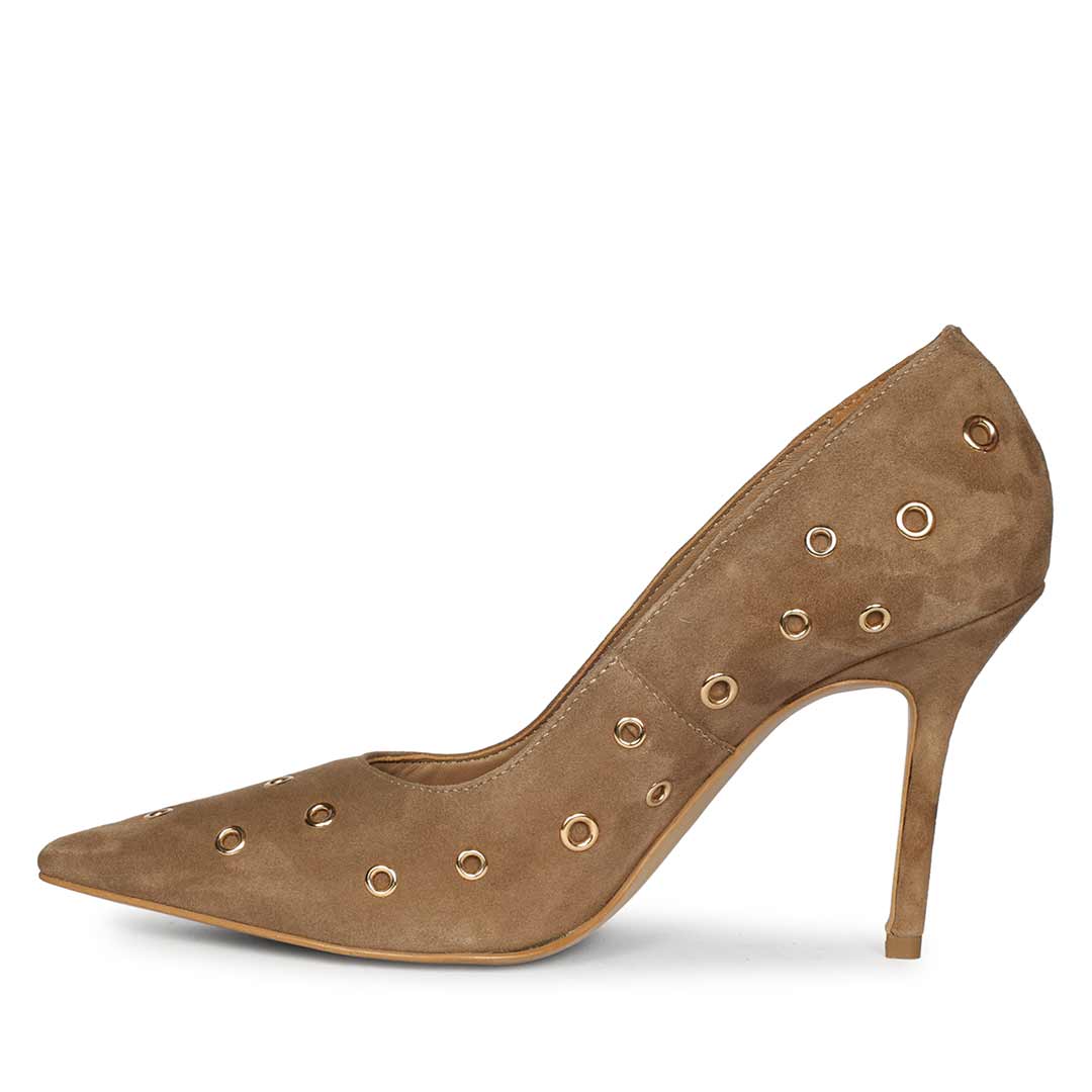 Saint Remi Eyelet Embellished Beige Suede Leather Pumps - Image 4