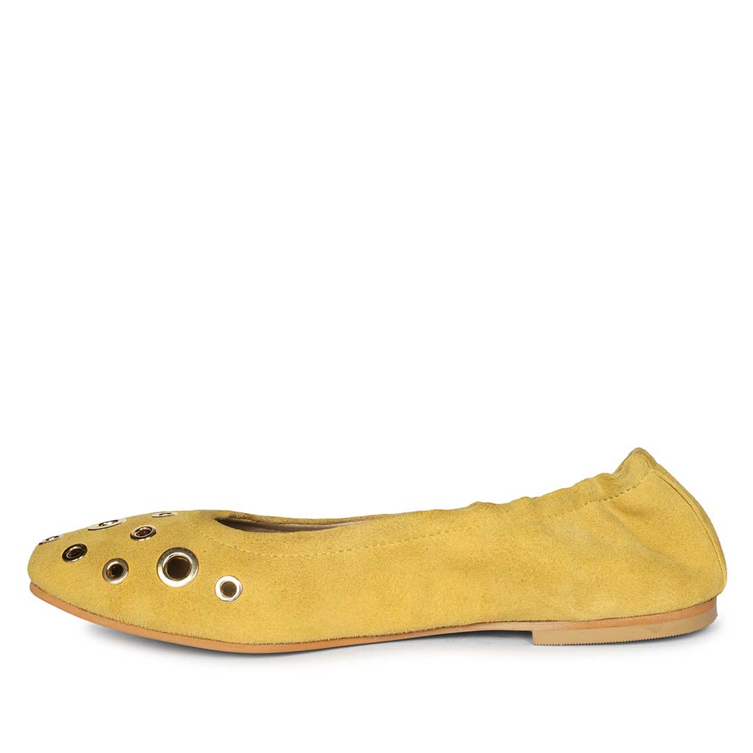 Saint Tesslyn Yellow Suede Eyelet Embellished Ballerinas - Image 3