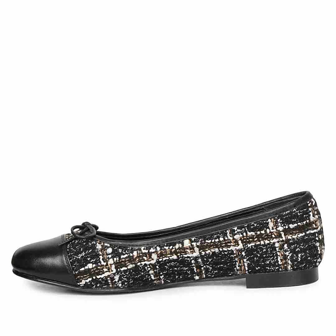 Saint Zinnia Black Handcrafted Leather Pumps - Image 3