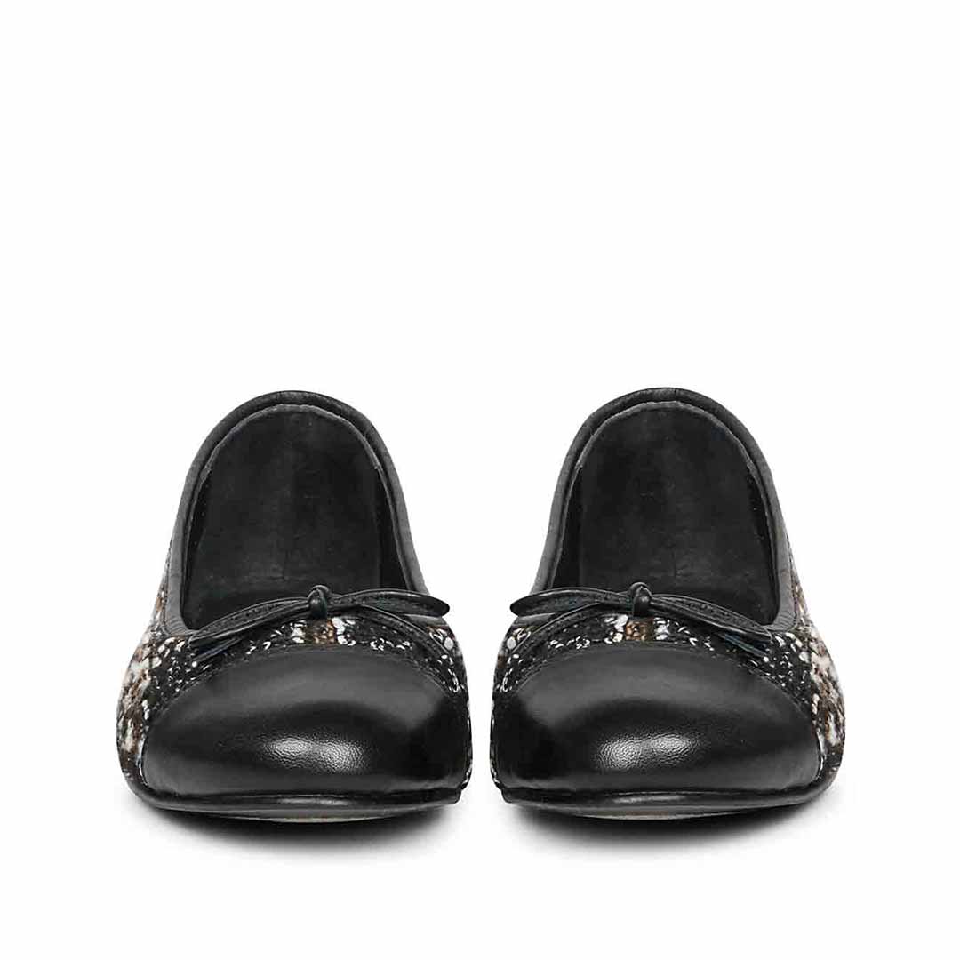 Saint Zinnia Black Handcrafted Leather Pumps - Image 4