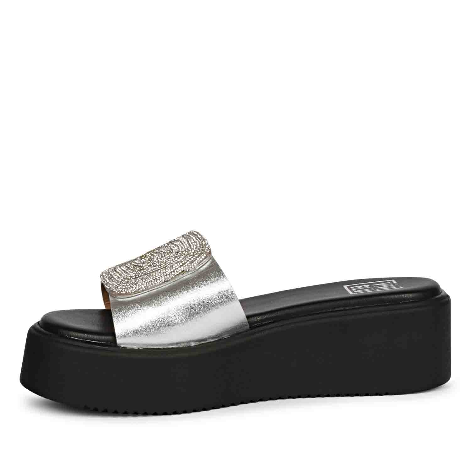 ViviBlu Silver Leather Platform Sandals - Image 4